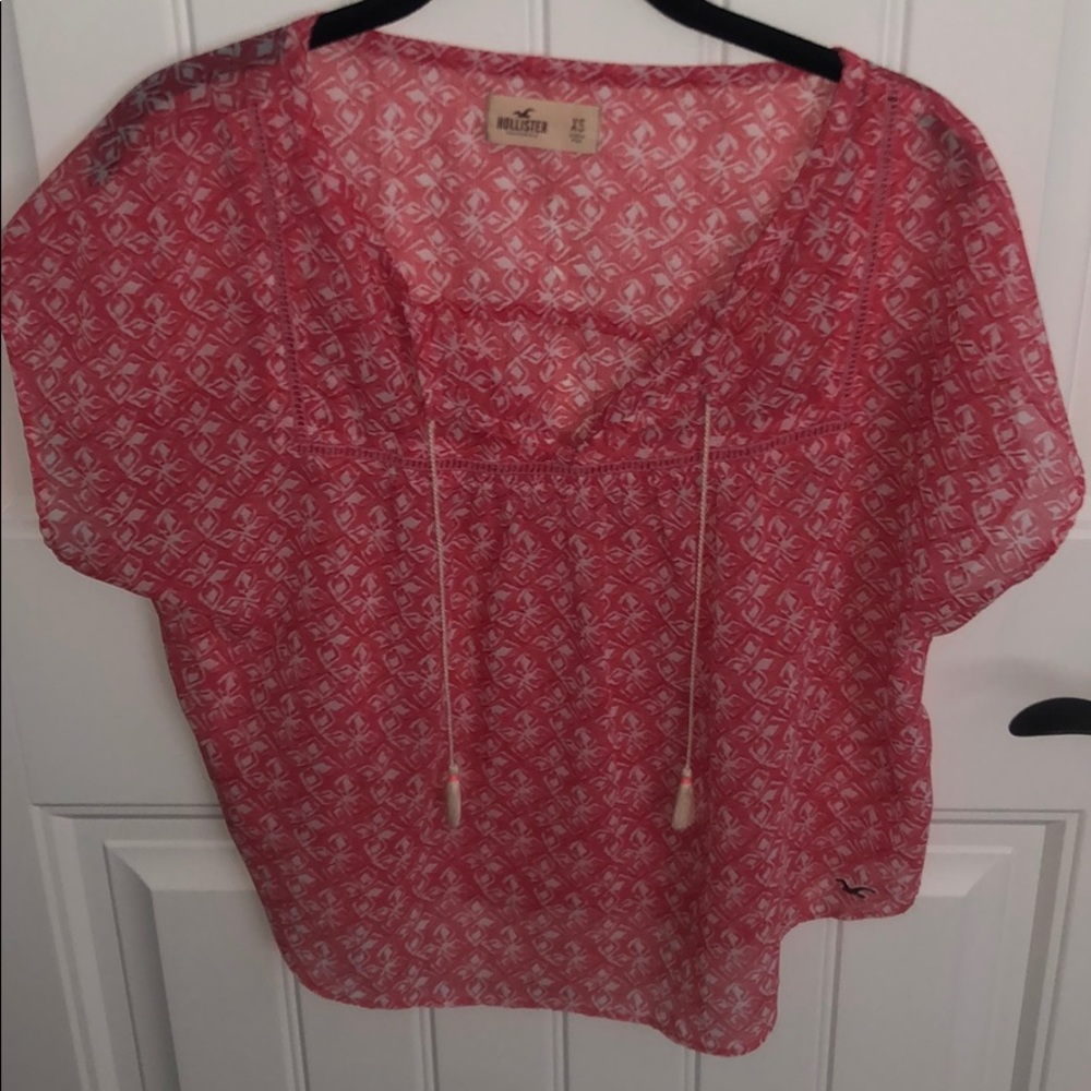 Hollister flowy top!